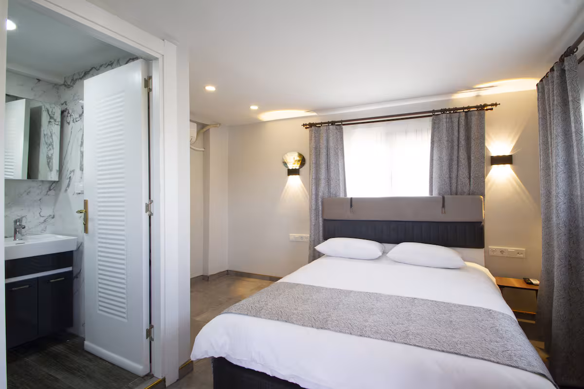 Deluxe room at Turna Hotel, photo 2