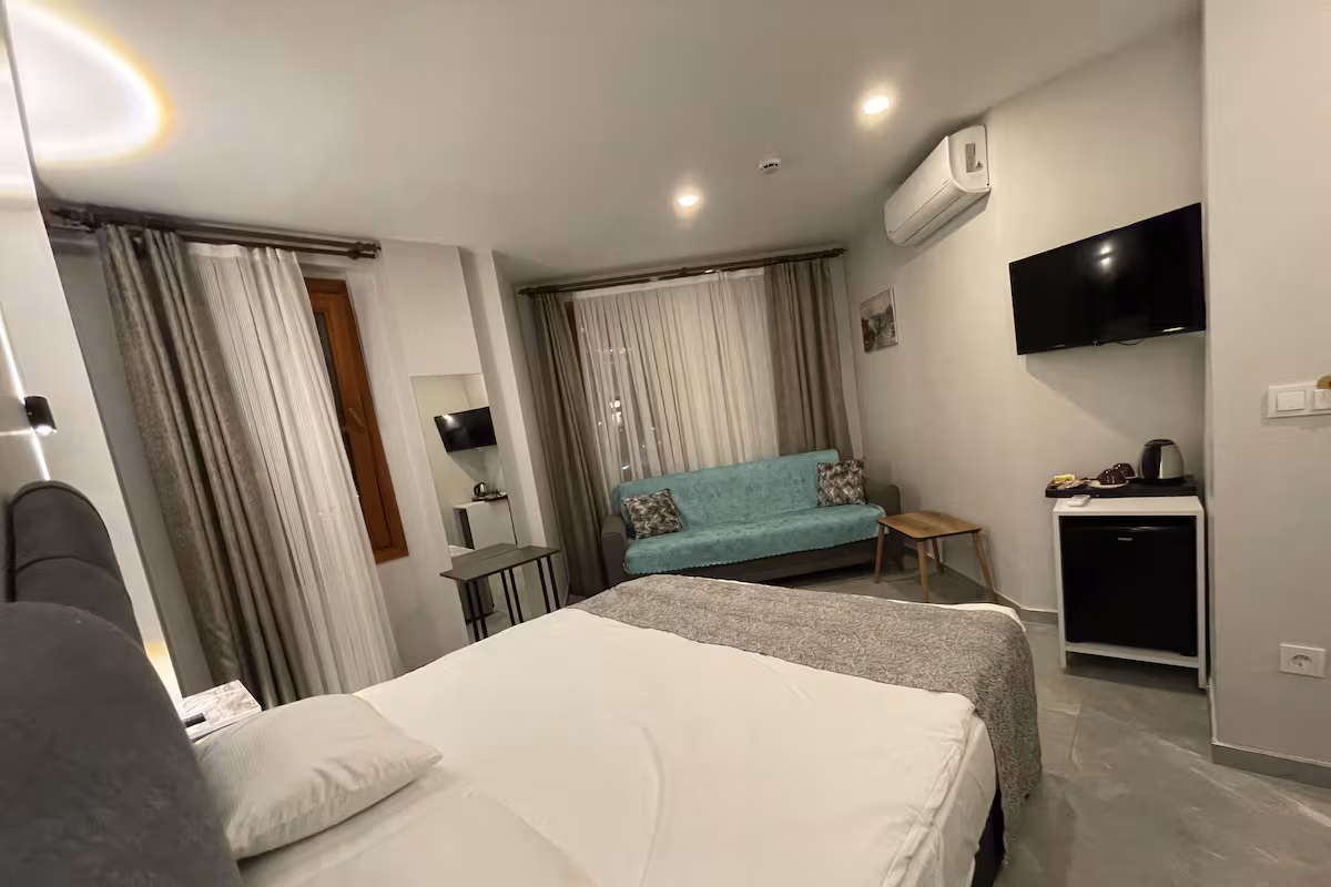 Superior room at Turna Hotel, photo 8